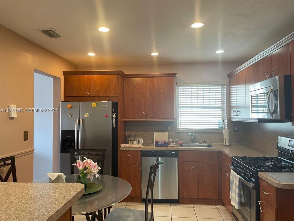 En Venta: $739,000 (4 camas, 2 baños, 1754 Pies cuadrados)