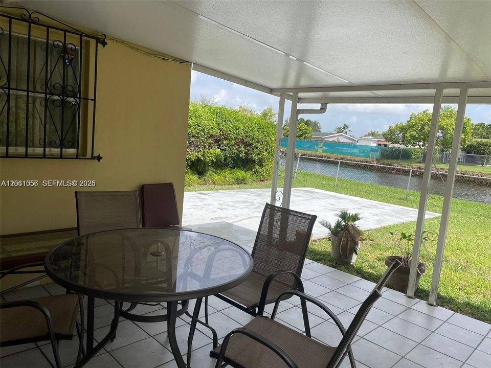 En Venta: $739,000 (4 camas, 2 baños, 1754 Pies cuadrados)