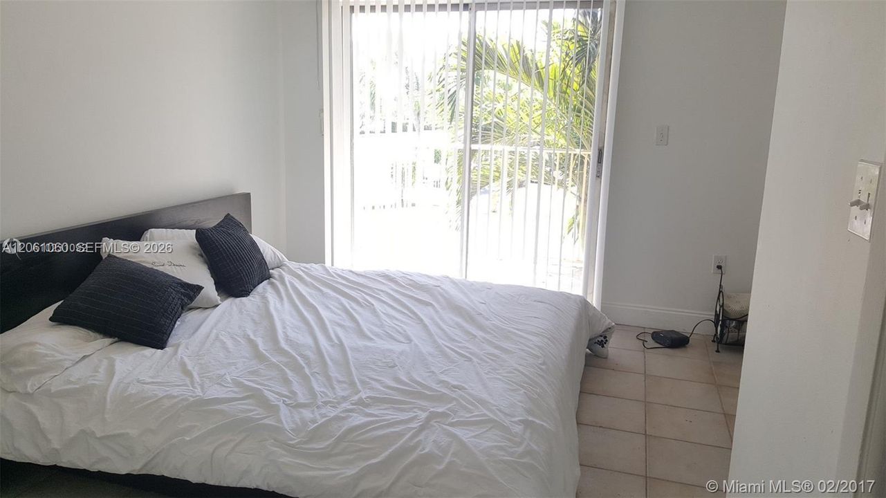 В аренду: $2,400 (2 спален, 2 ванн, 824 Квадратных фут)