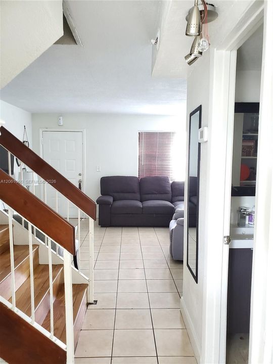 В аренду: $2,400 (2 спален, 2 ванн, 824 Квадратных фут)