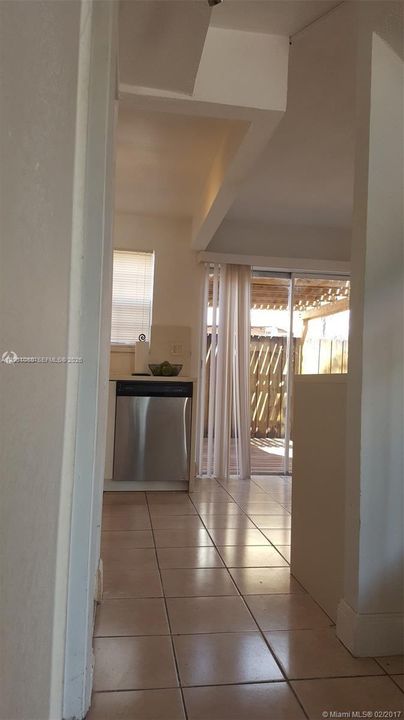 В аренду: $2,400 (2 спален, 2 ванн, 824 Квадратных фут)