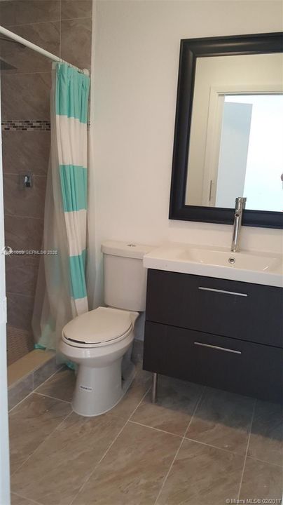 В аренду: $2,400 (2 спален, 2 ванн, 824 Квадратных фут)