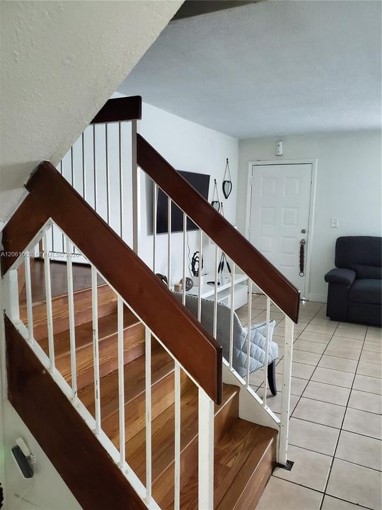 В аренду: $2,400 (2 спален, 2 ванн, 824 Квадратных фут)