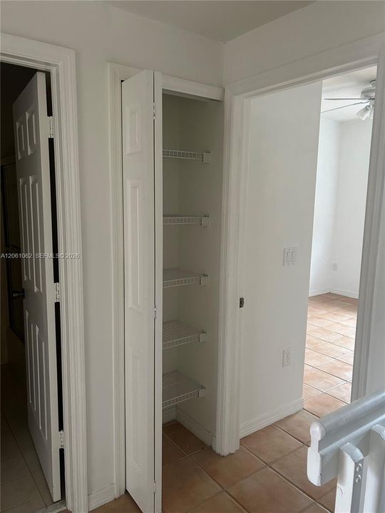 В аренду: $3,100 (3 спален, 2 ванн, 1459 Квадратных фут)