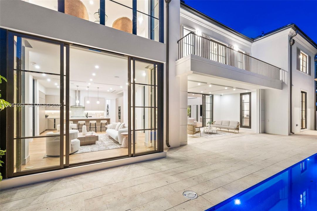 En Venta: $5,950,000 (5 camas, 5 baños, 4074 Pies cuadrados)