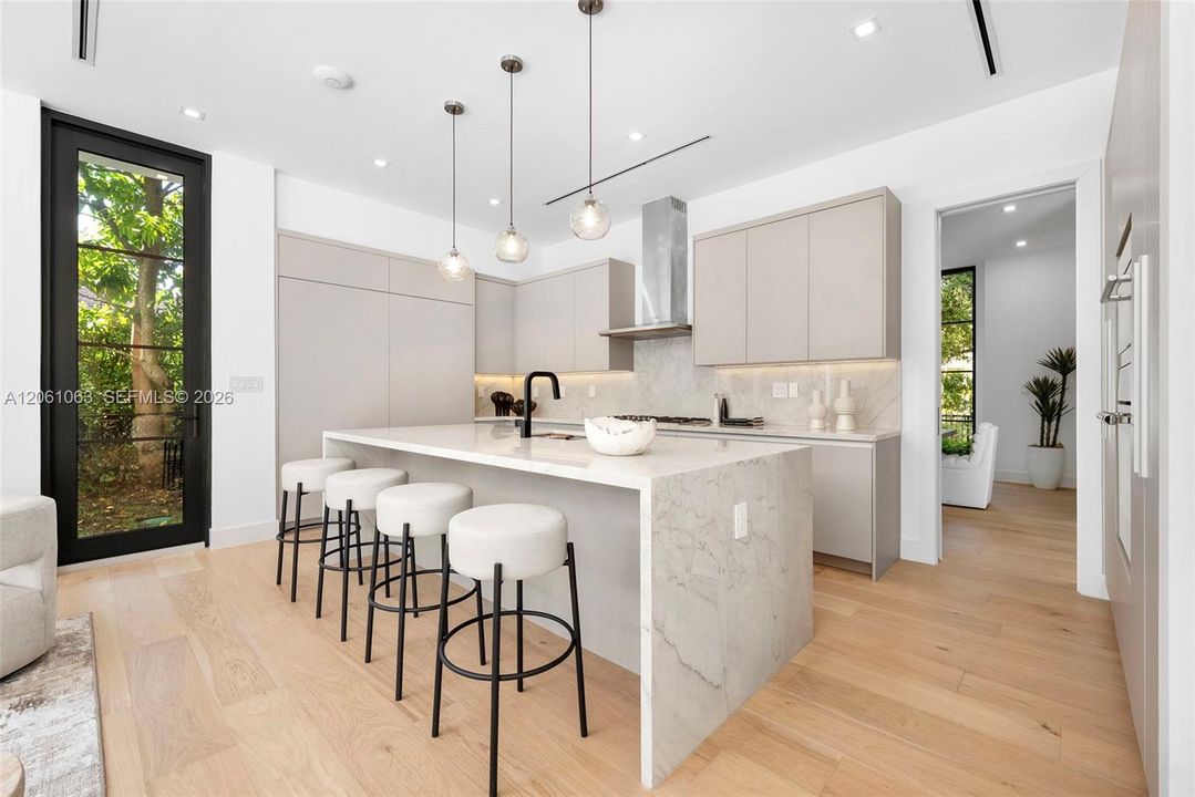 En Venta: $5,950,000 (5 camas, 5 baños, 4074 Pies cuadrados)