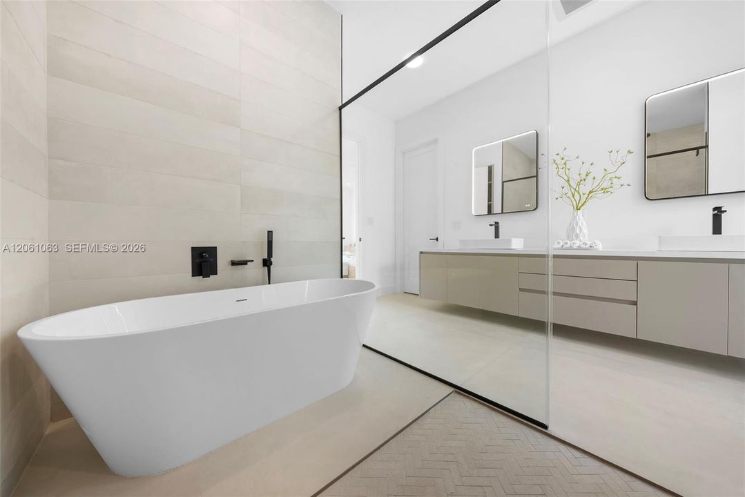 En Venta: $5,950,000 (5 camas, 5 baños, 4074 Pies cuadrados)