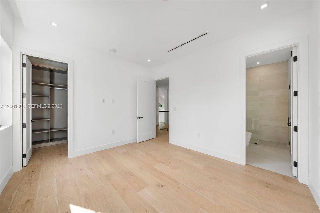 En Venta: $5,950,000 (5 camas, 5 baños, 4074 Pies cuadrados)