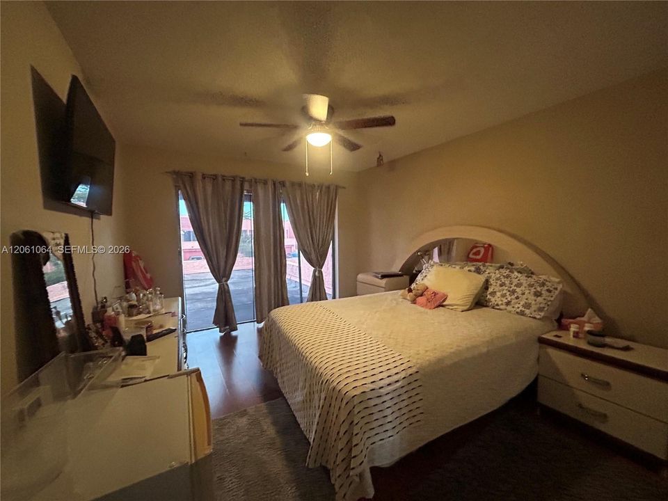 En Renta: $2,600 (3 camas, 3 baños, 1800 Pies cuadrados)