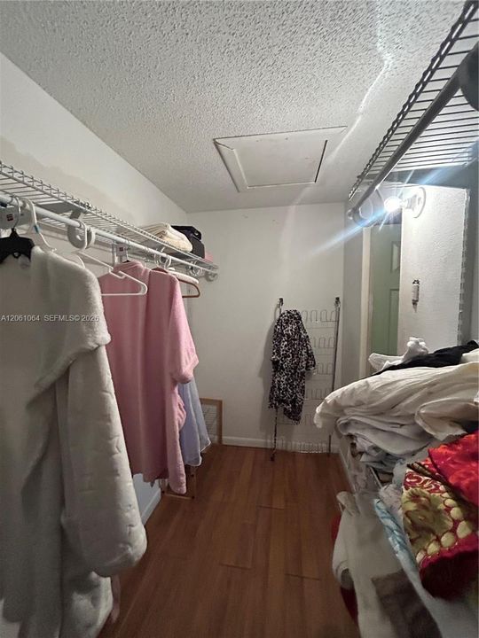 En Renta: $2,600 (3 camas, 3 baños, 1800 Pies cuadrados)