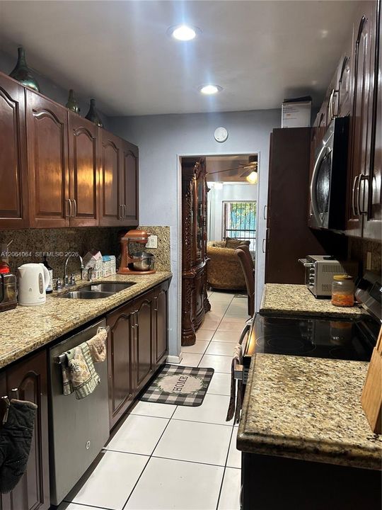 En Renta: $2,600 (3 camas, 3 baños, 1800 Pies cuadrados)