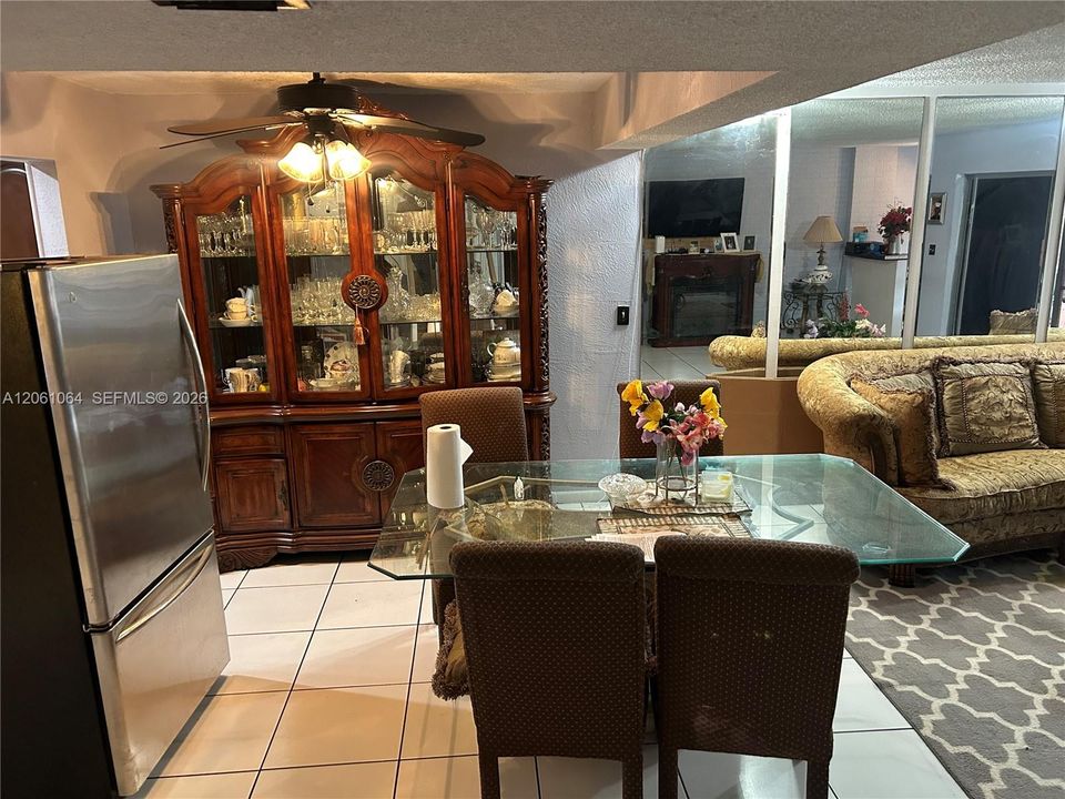 En Renta: $2,600 (3 camas, 3 baños, 1800 Pies cuadrados)