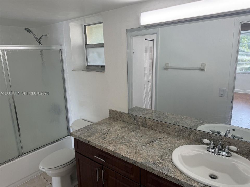 В аренду: $2,150 (2 спален, 1 ванн, 997 Квадратных фут)