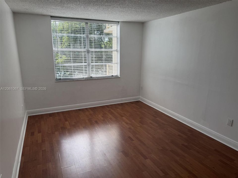 В аренду: $2,150 (2 спален, 1 ванн, 997 Квадратных фут)