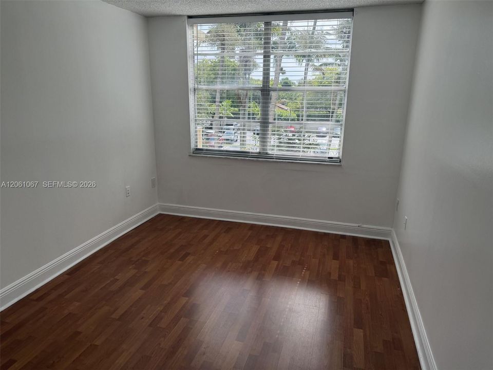 В аренду: $2,150 (2 спален, 1 ванн, 997 Квадратных фут)