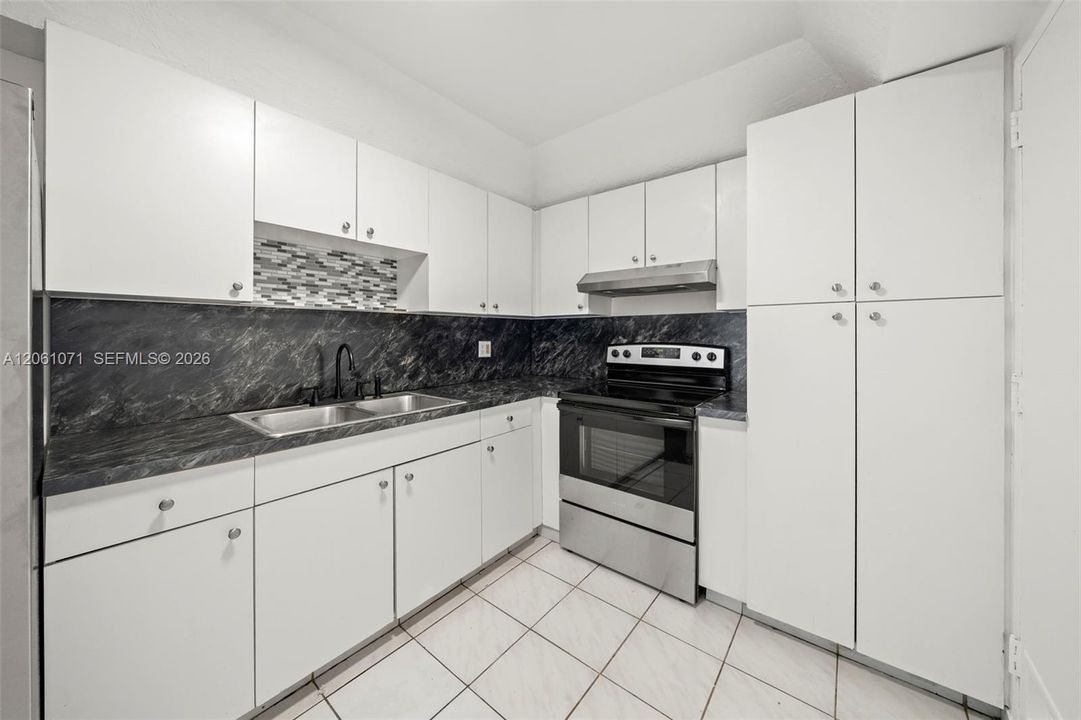 В аренду: $2,200 (1 спален, 1 ванн, 705 Квадратных фут)
