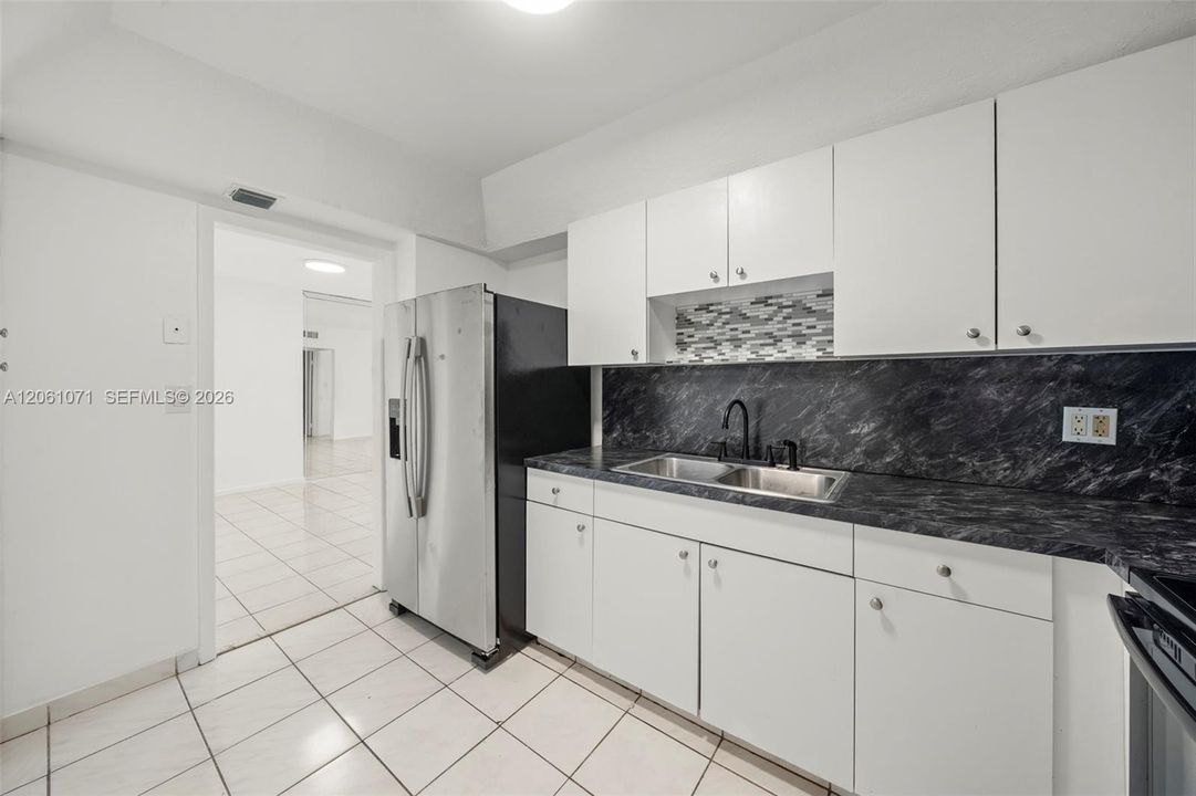 В аренду: $2,200 (1 спален, 1 ванн, 705 Квадратных фут)