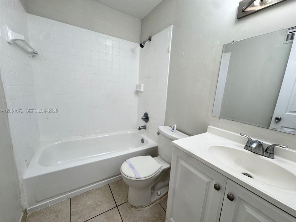 В аренду: $1,800 (2 спален, 1 ванн, 675 Квадратных фут)