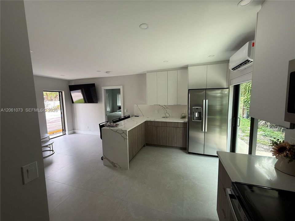 For Rent: $2,600 (2 beds, 2 baths, 900 Square Feet)