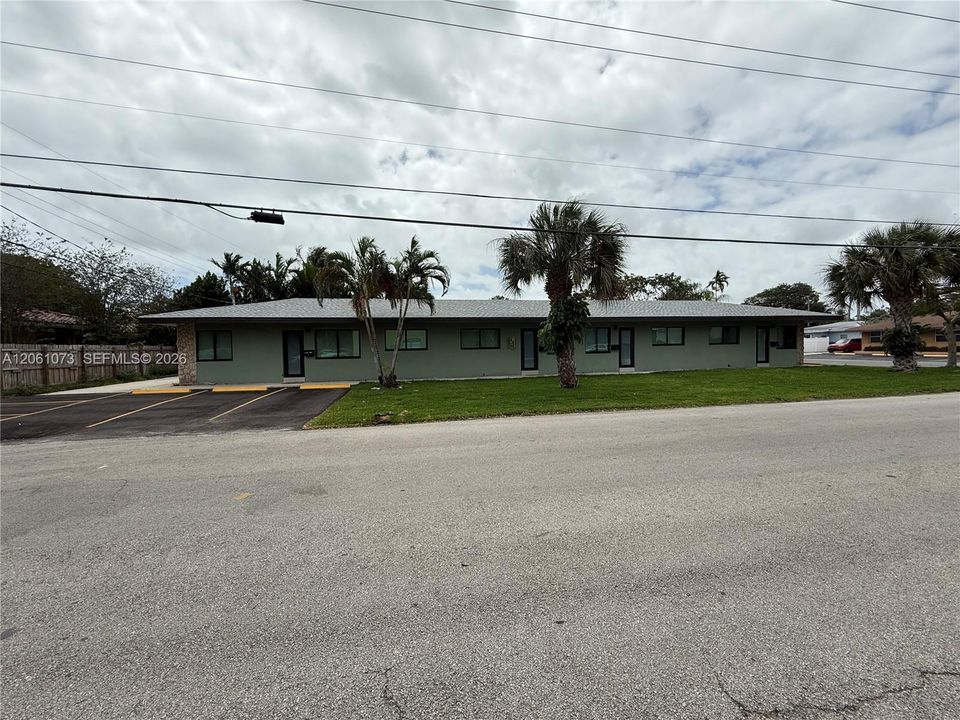 For Rent: $2,600 (2 beds, 2 baths, 900 Square Feet)