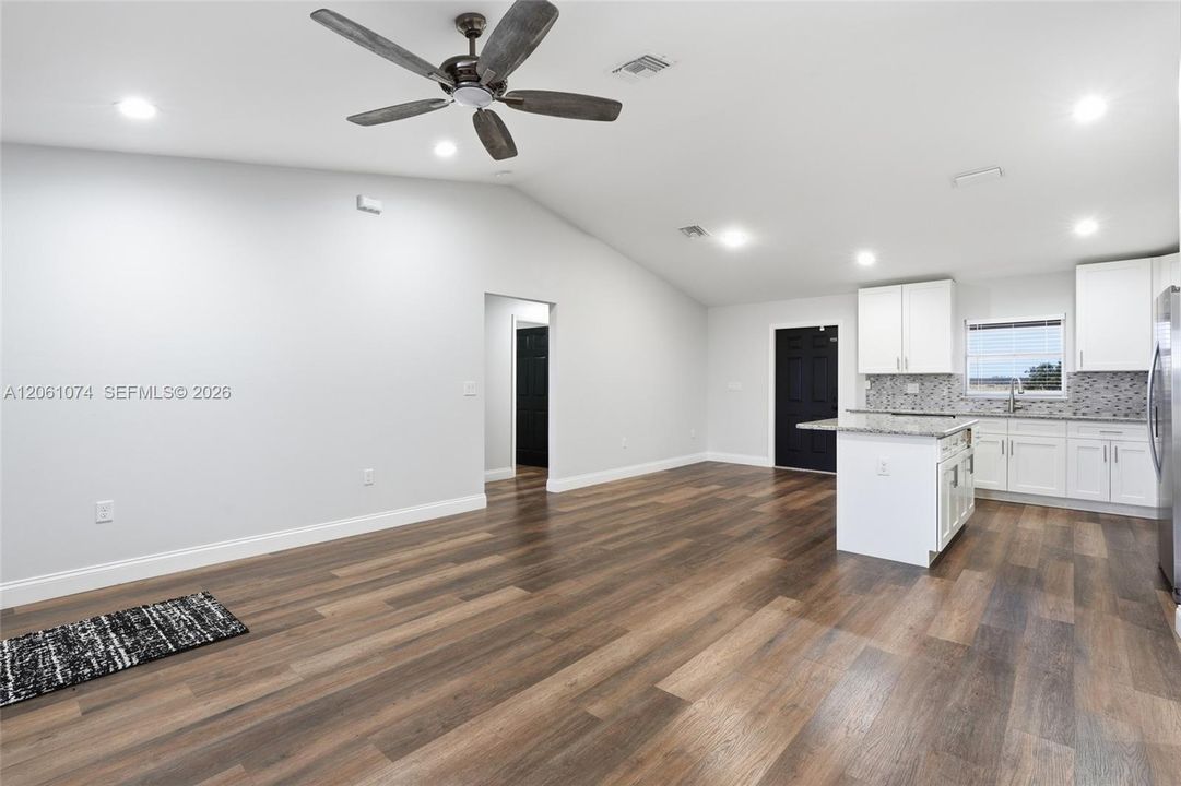 En Venta: $275,900 (3 camas, 2 baños, 0 Pies cuadrados)