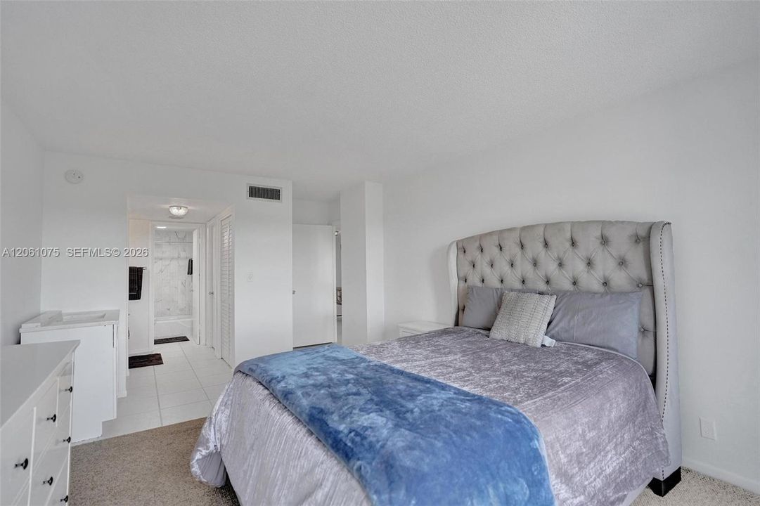В аренду: $1,900 (2 спален, 2 ванн, 1250 Квадратных фут)