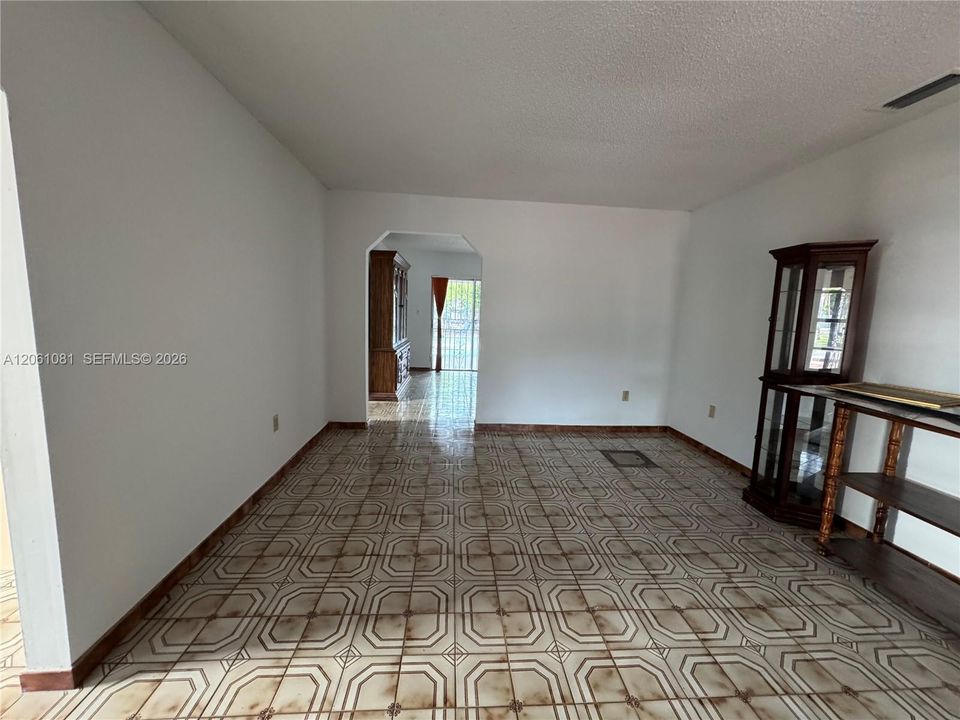 Spacious living room