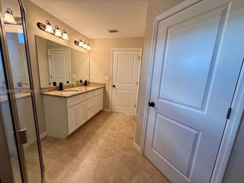 В аренду: $2,200 (3 спален, 2 ванн, 1509 Квадратных фут)