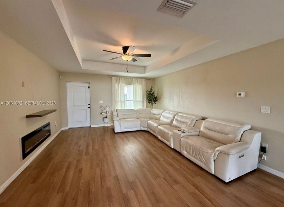 В аренду: $2,200 (3 спален, 2 ванн, 1509 Квадратных фут)