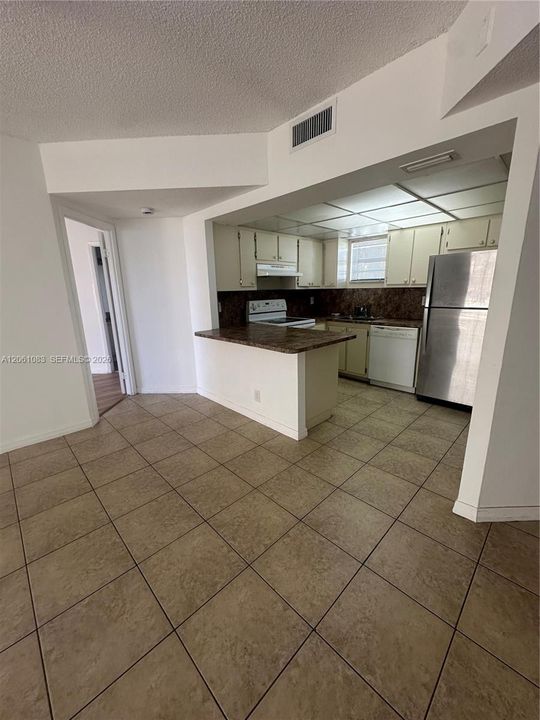 В аренду: $2,300 (2 спален, 2 ванн, 1036 Квадратных фут)