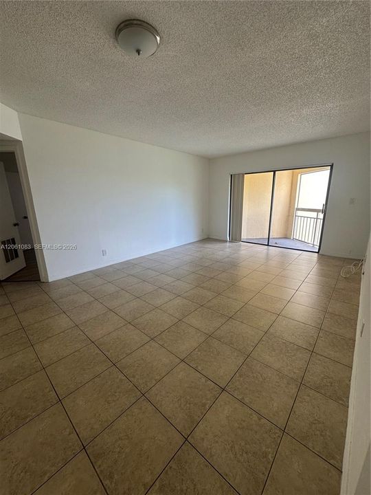 В аренду: $2,300 (2 спален, 2 ванн, 1036 Квадратных фут)