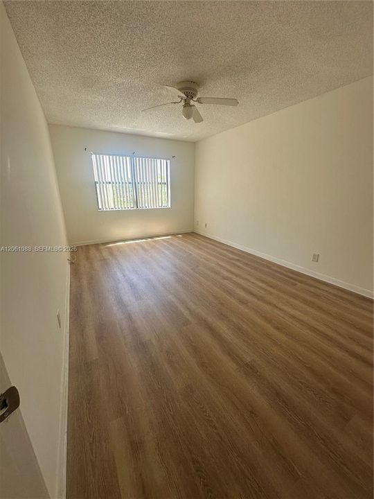 В аренду: $2,300 (2 спален, 2 ванн, 1036 Квадратных фут)
