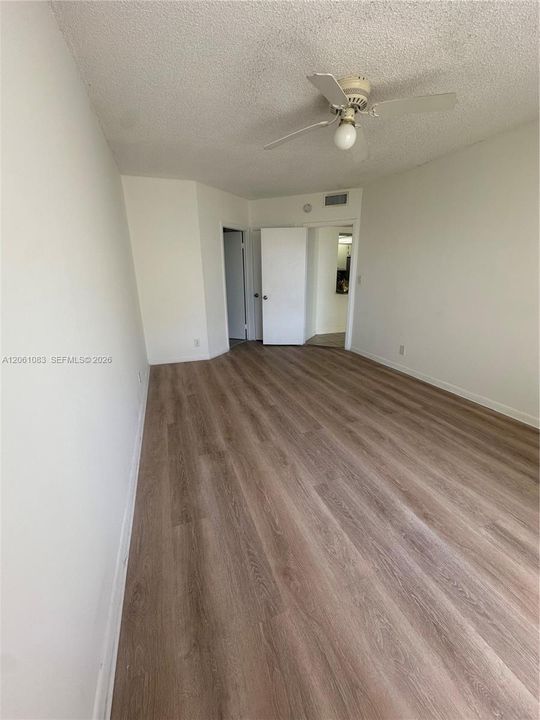 В аренду: $2,300 (2 спален, 2 ванн, 1036 Квадратных фут)