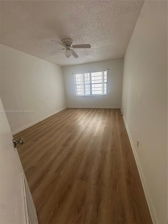 В аренду: $2,300 (2 спален, 2 ванн, 1036 Квадратных фут)