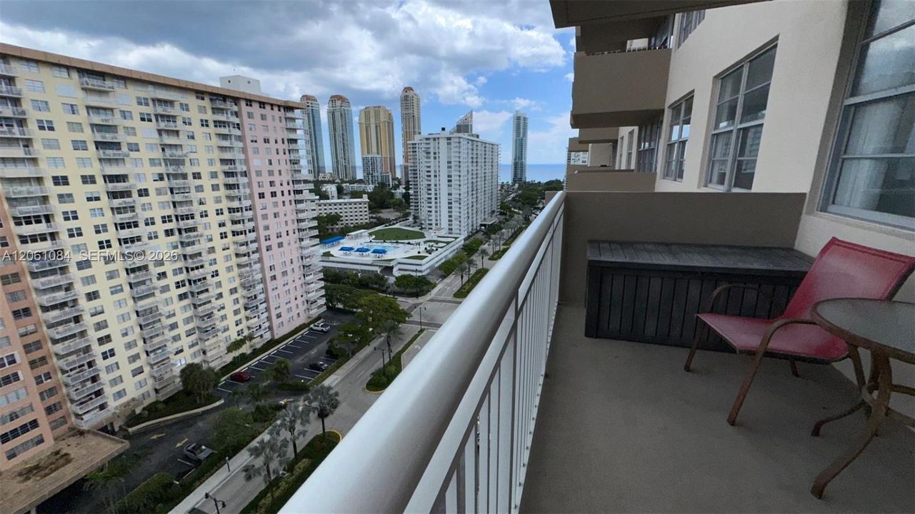 На продажу: $450,000 (2 спален, 2 ванн, 1087 Квадратных фут)