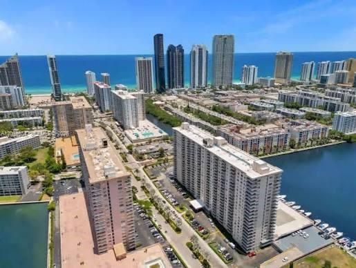 На продажу: $450,000 (2 спален, 2 ванн, 1087 Квадратных фут)