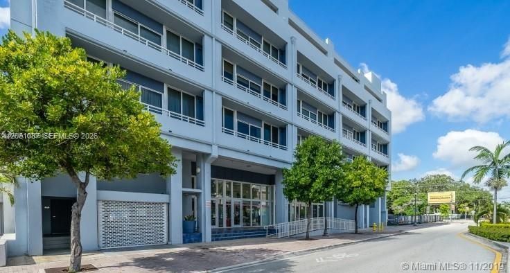 В аренду: $3,300 (1 спален, 2 ванн, 875 Квадратных фут)
