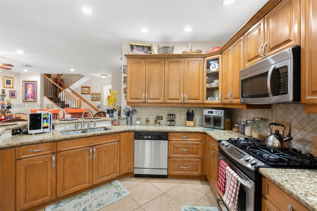 На продажу: $464,900 (2 спален, 2 ванн, 1753 Квадратных фут)