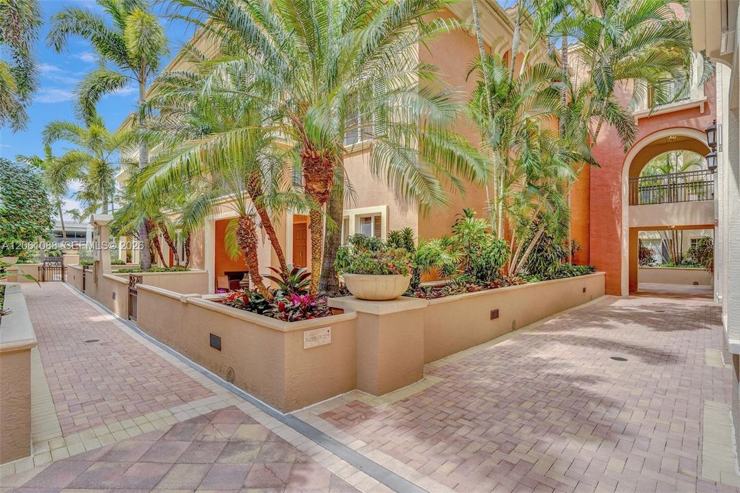 На продажу: $464,900 (2 спален, 2 ванн, 1753 Квадратных фут)
