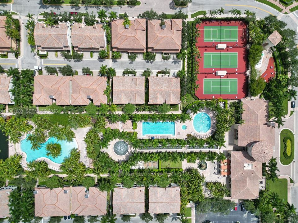 На продажу: $464,900 (2 спален, 2 ванн, 1753 Квадратных фут)