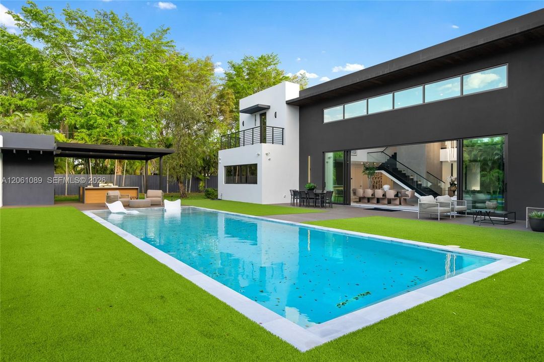 En Renta: $65,000 (8 camas, 8 baños, 8673 Pies cuadrados)