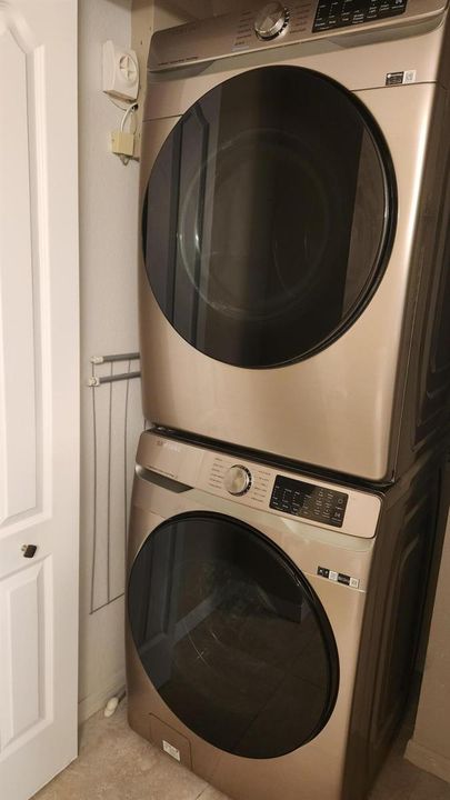 Full Sized Washer Dryer