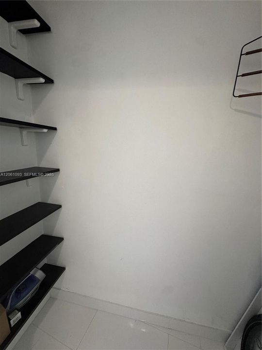 В аренду: $4,000 (1 спален, 1 ванн, 881 Квадратных фут)