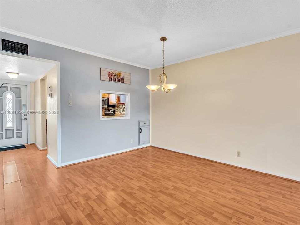 For Sale: $120,000 (2 beds, 2 baths, 990 Square Feet)
