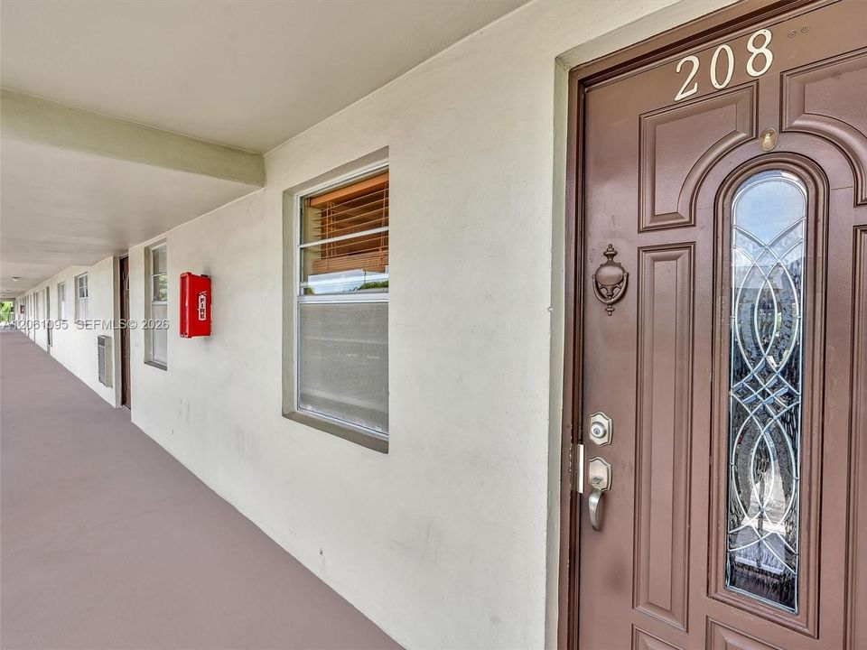 For Sale: $120,000 (2 beds, 2 baths, 990 Square Feet)