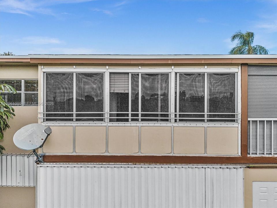 For Sale: $120,000 (2 beds, 2 baths, 990 Square Feet)