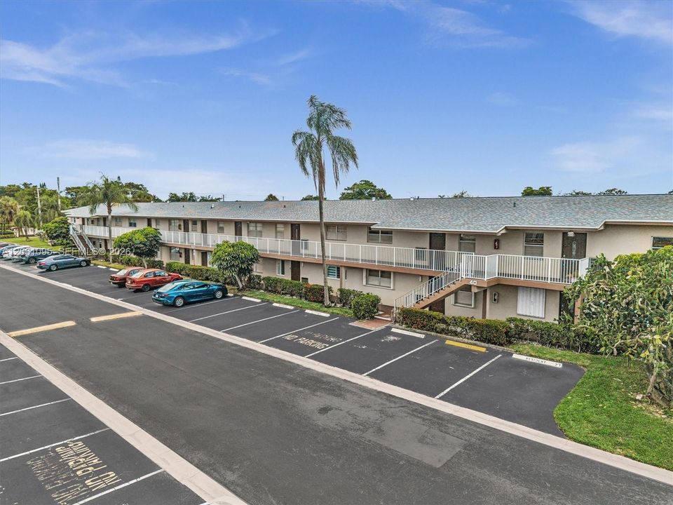 For Sale: $120,000 (2 beds, 2 baths, 990 Square Feet)