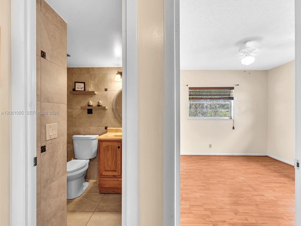For Sale: $120,000 (2 beds, 2 baths, 990 Square Feet)