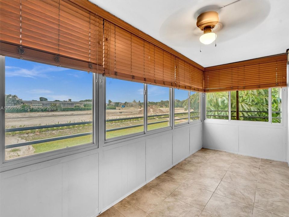 For Sale: $120,000 (2 beds, 2 baths, 990 Square Feet)