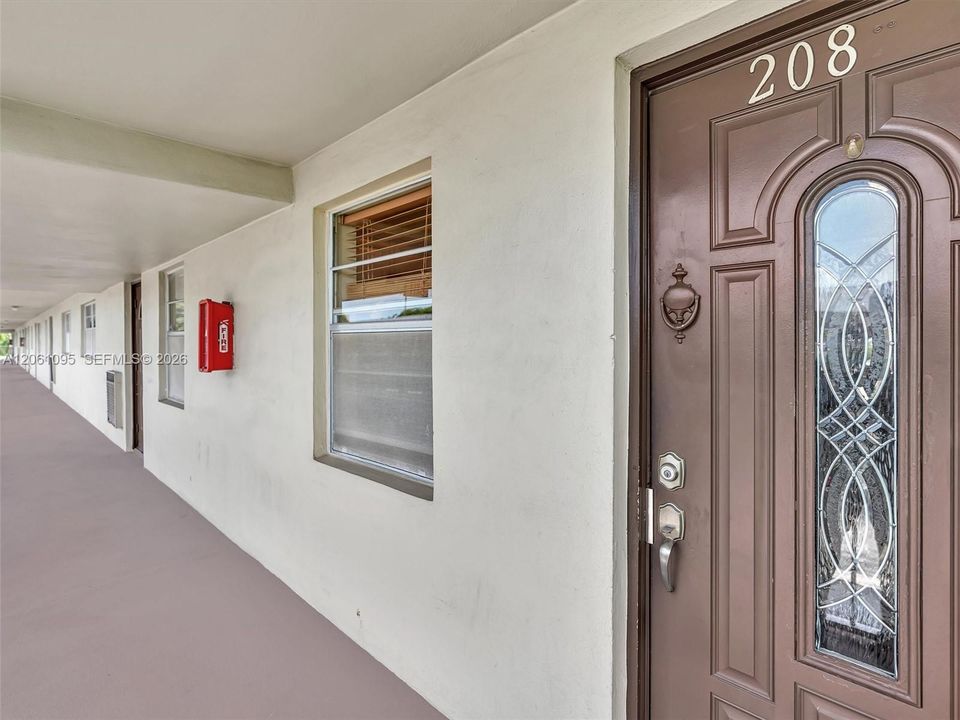 For Sale: $120,000 (2 beds, 2 baths, 990 Square Feet)